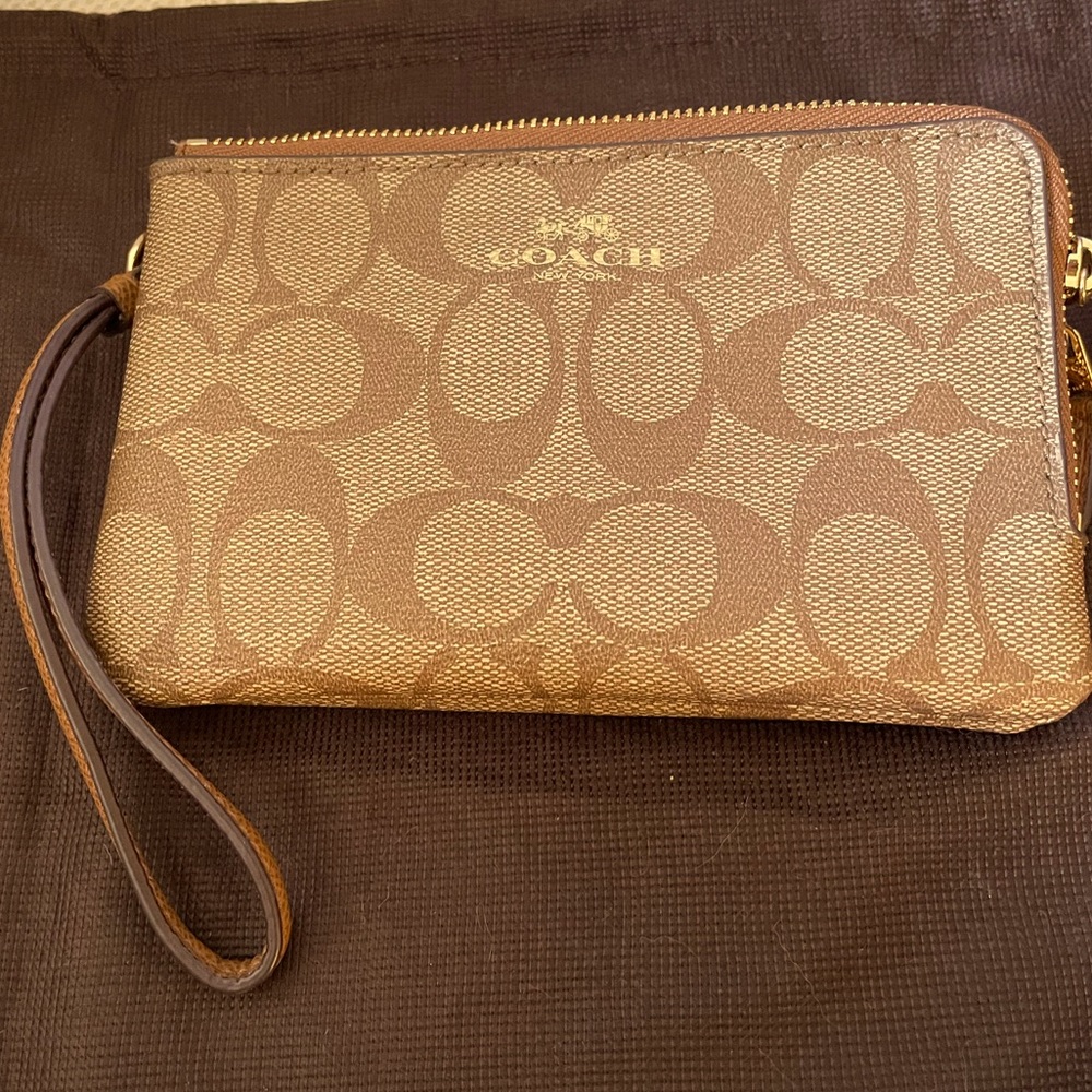 Coach Double Corner Small Zip Wristlet in brown/tan